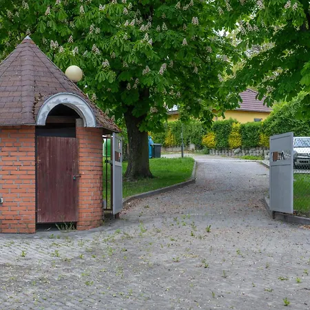 Radnice * Dobrovice
